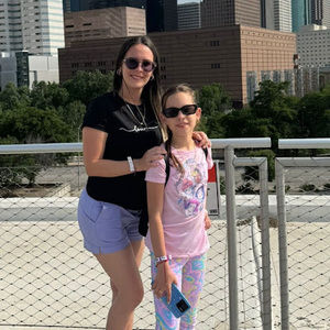 Meet your Posher, Lais elena